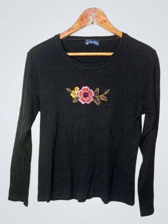 Velamen Basic Line Schwarzes Langarm-T-Shirt mit floraler Stickerei