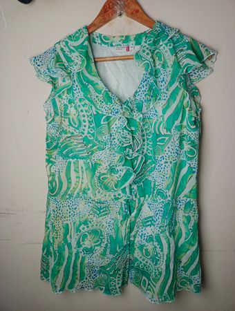 Outfit Klassische Damen Grüne Blumenbluse