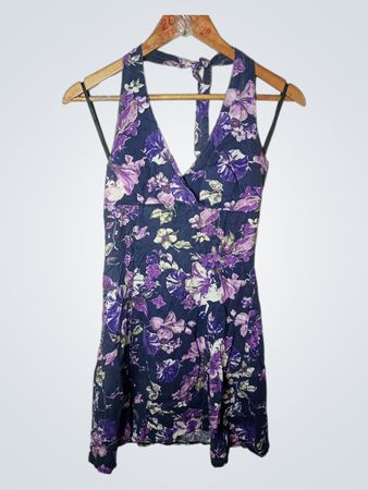 Marineblaues Blumenkleid mit Halterträgern