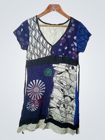 Patchwork V-Ausschnitt Kleid mit grafischen Drucken