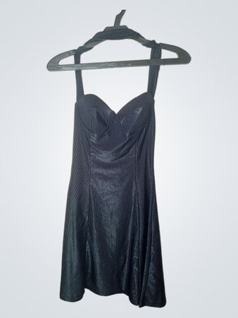 Schwarz gestreiftes Mini-Kleid