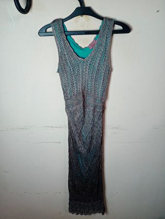 TRUCCO Ärmelloses V-Ausschnitt Kleid