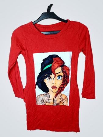 Rotes langärmliges T-Shirt mit Grafikdruck
