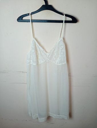 Slip mit weißer Spitzenkante