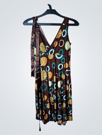 Braunes Kleid mit Kreis Muster