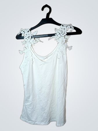 Weißes Tanktop mit Spitze