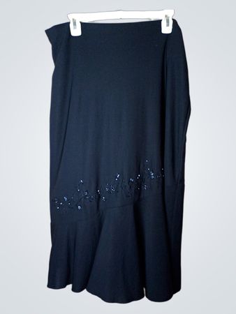 Brillante schwarze Rock mit Verzierungen
