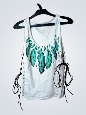 Weißes Tanktop mit Federdruck und Schnürseiten