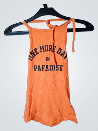 Oranges Tanktop mit Grafik 'One More Day in Paradise'