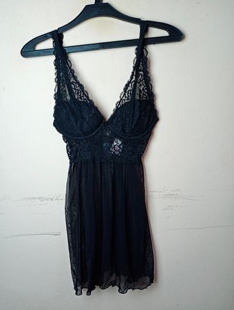 H&M Schwarze Spitzenchemise