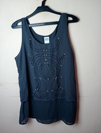 Vero Moda ärmelloses geschichtetes Oberteil mit Ausschnittdetails