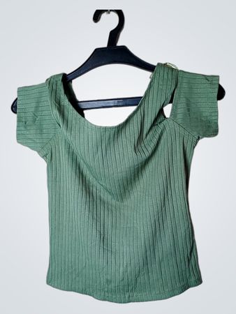 FB Sister XS Grünes Rippstrick Cold Shoulder Top