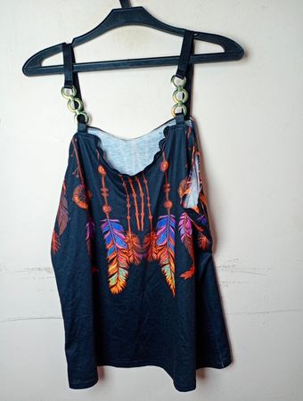 Schwarzes Tanktop mit Federdruck