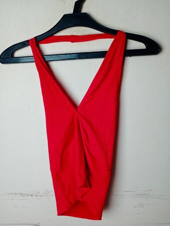 PICKHOUSE Rotes Geripptes Halter-Neck Bodysuit