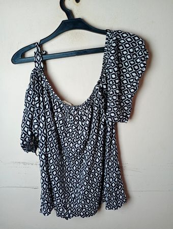 H&M Off-the-shoulder Geometric Print Top