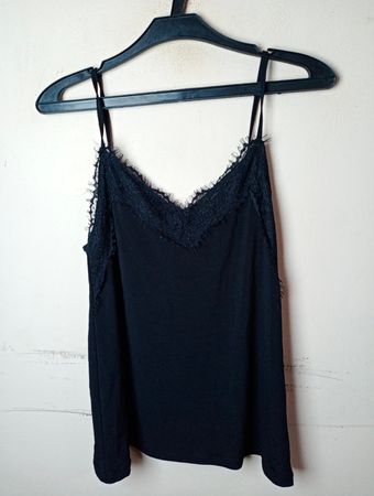 Amisu Schwarzes Spitzenbesatz Cami Top