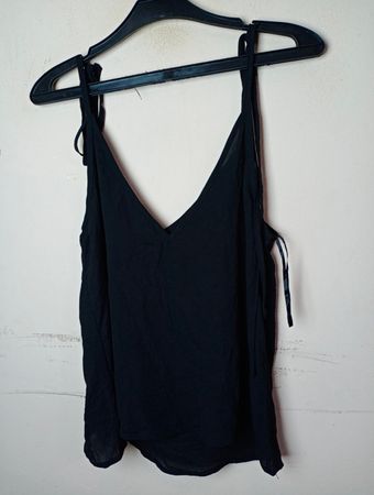 Schwarzes Cami-Top