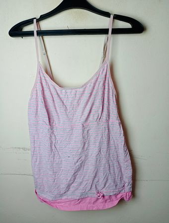 Rosa- und grau gestreiftes Trägershirt