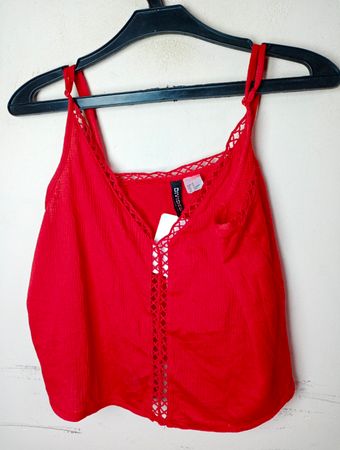 Geteiltes rotes Cami-Top
