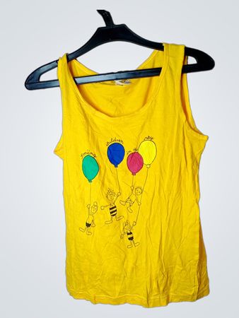 Gelbes Tanktop mit Luftballons und Kindergrafik
