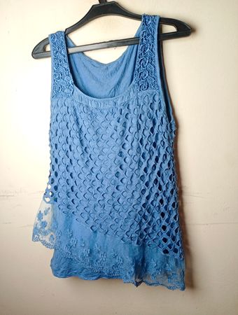 Blauses ärmelloses Oberteil mit Spitze und Ausschnittdetails