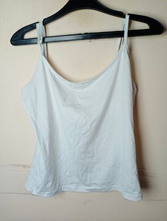Weiße Spaghettiträgershirt