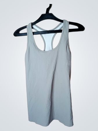 Graues geripptes Tanktop
