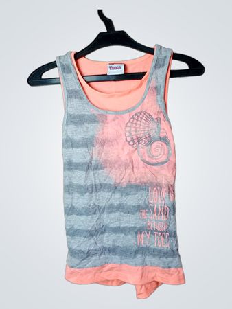YIGGA Mädchen Tanktop mit Muschel-Graphic und dem Text "Ich liebe den Sand zwischen meinen Zehen