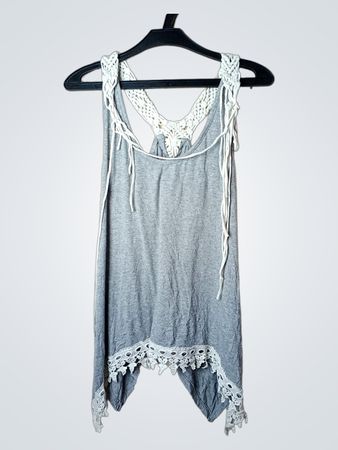 Colosseum Collection Graues Lace Trim Tank Top