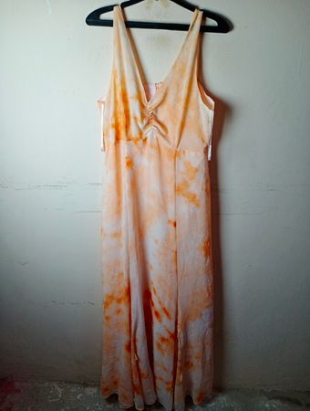 Oranges Tie-Dye Maxi-Kleid mit Größe 44 Etikett