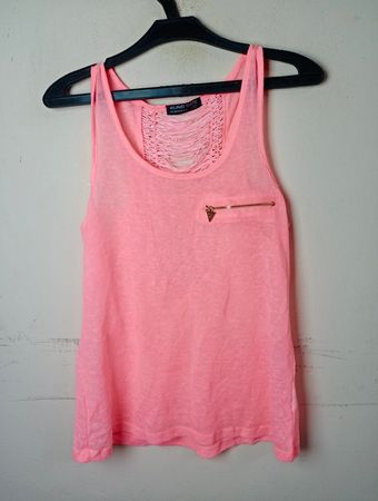 BLIND DATE Damen Pink Tanktop mit Reißverschlusstasche und Kettendetail am Rücken