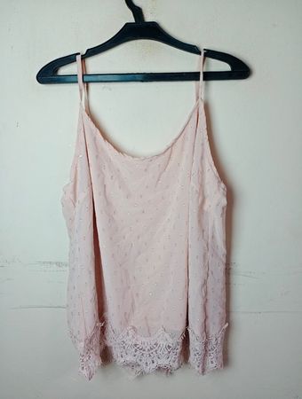 Rosa Spaghetti-Top mit Spitzenbesatz