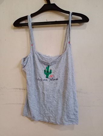 Haut zu Haut graues Tanktop mit Kaktusgrafik