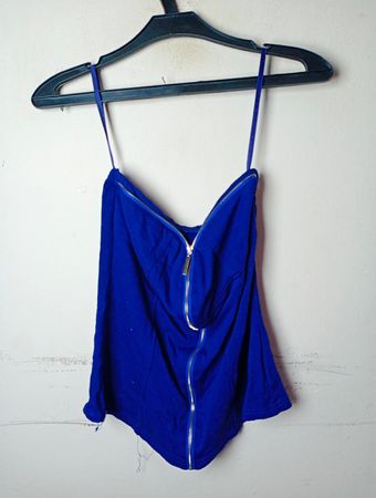 Blaue Bluse mit Reißverschluss