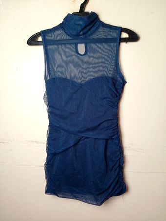 Blaues Netz-Raffkleid