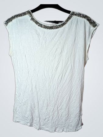 Weißes T-Shirt mit besticktem Ausschnitt