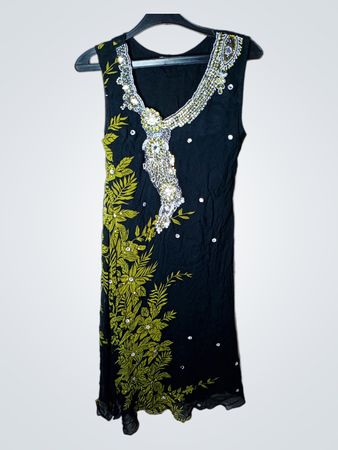 MEGHA FASHION Schwarzes ärmelloses verziertes Kleid mit grünem Blattmuster