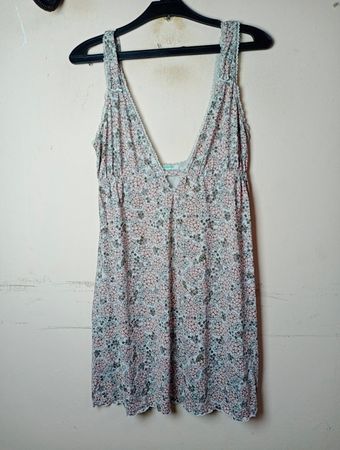 Undercolors of Benetton Blumendruckkleid
