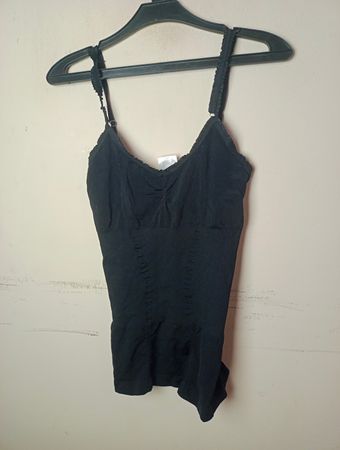 Erge Black Camisole mit Spitzenrand