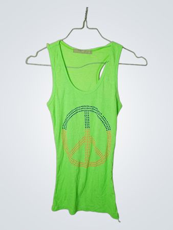 Grünes Tanktop mit Friedenzeichen-Grafik