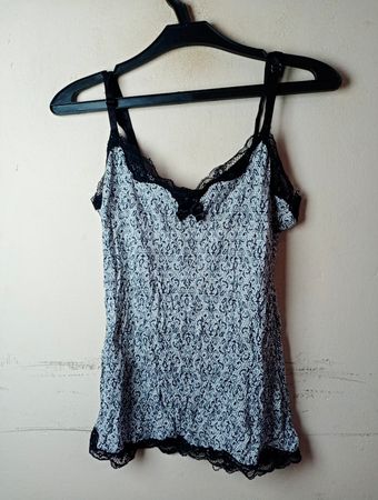 Love to Love Schwarze und Weiße Spitzenbesatz Cami