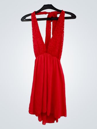 Rotes Halterkleid