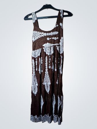Robe sans manches brune avec motif blanc