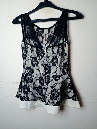 Haut peplum en dentelle florale noir et blanc