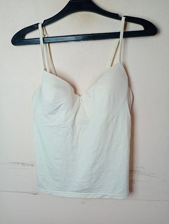 Weiße Spaghetti-Top