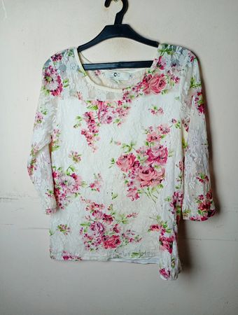 Capri Collection Floral Lace Top