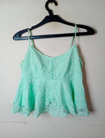 Bershka mintgrünes Spitzencami-Top