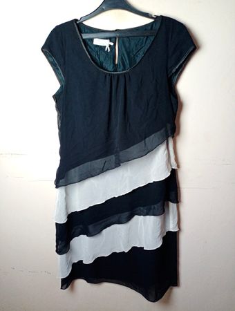 APANAGE femme Schwarz und Weiß Rüschenkleid
