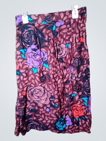Lila Blumenmuster-Rock
