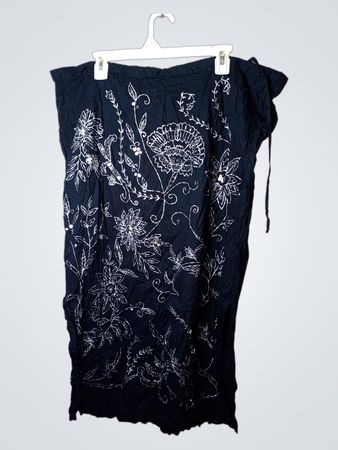 Schwarzer bestickter Maxi-Rock von East Coast
